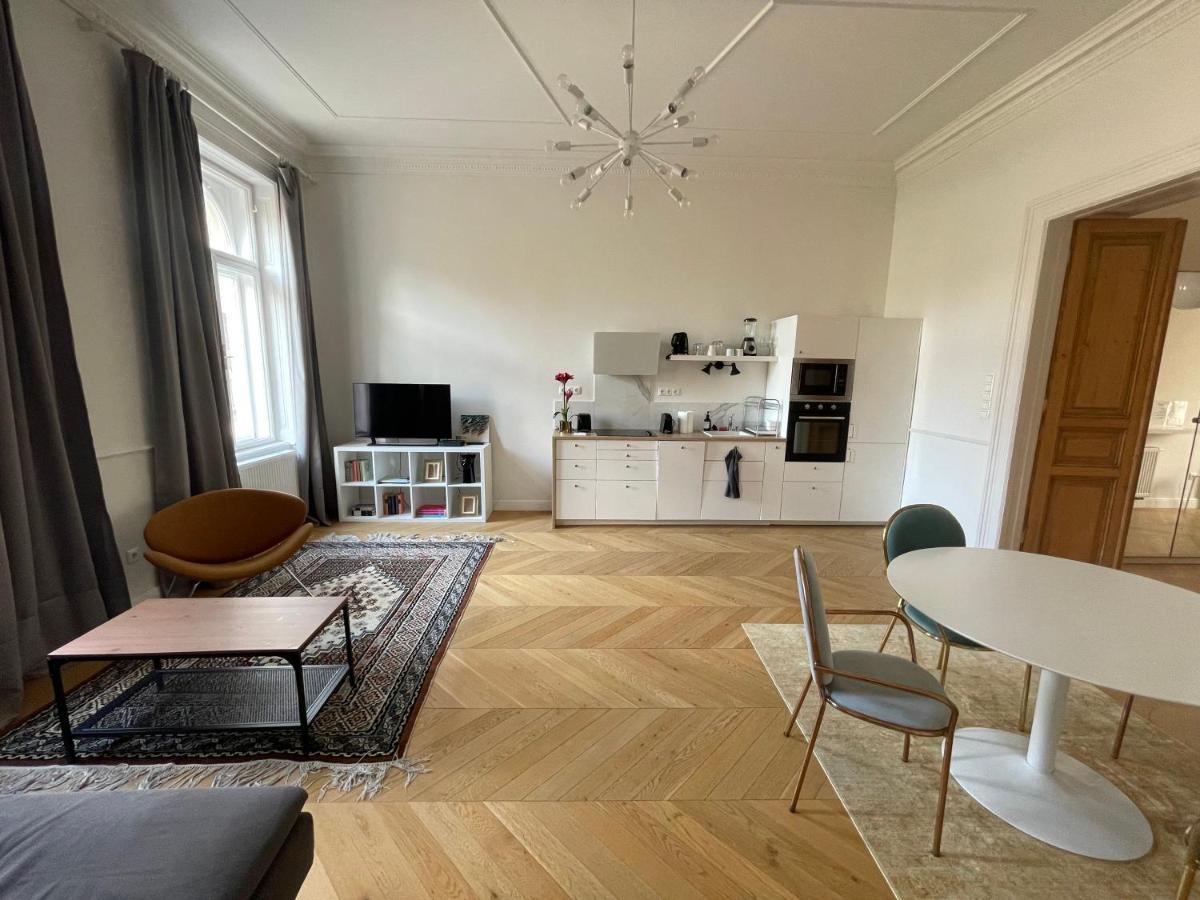 Center 3, Elegant And Cozy 2br In Center! * Boedapest